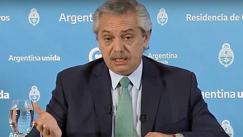 Alberto-Fernandez-y-conferencia