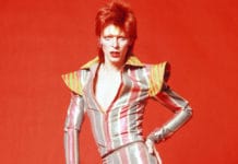 Subastan dos rollos de papel tapiz pintados por David Bowie