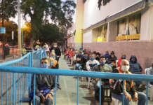 Jubilados y pensionados vuelven más organizados a los bancos para poder cobrar