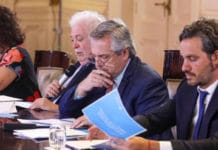 Fernández está reunido con su gabinete para analizar cómo sigue la cuarentena