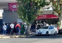 San Juan: largas colas para comprar un paquete de cigarrillos