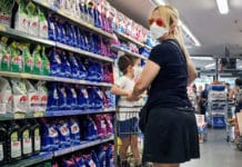 Autorizan a niños y niñas de hasta 12 años a salir a hacer compras