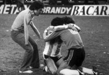 La historia del "abrazo del alma": la fotografía del Mundial de 1978 que emocionó a todos