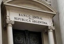 El Banco Central flexibilizó las normas para que los importadores compren dólares