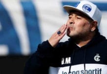 Maradona sigue como director técnico de Gimnasia
