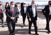 Fernández canceló sus actividades a la espera del resultado del hisopado de Arroyo