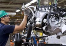 UIA informó que el empleo industrial tuvo una caída interanual de 3,4% en marzo