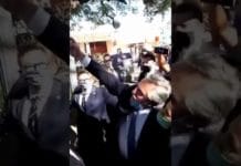 Distancia social cero: Fernández se sacó selfies con todo el mundo en La Rioja
