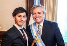 El Tío Beto le consiguió a su hijo Dyzhy un espacio en Radio Nacional
