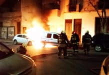 Explosión en Villa Crespo: incendiaron 7 autos y 6 motos