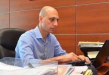 El exfuncionario que fue objeto de una nota en La Nación dijo que cometió "una torpeza"
