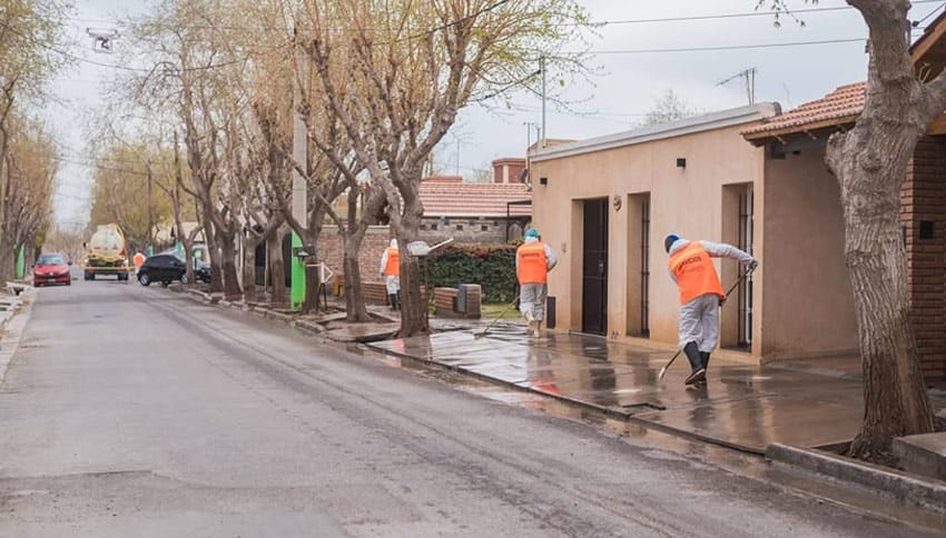 Rivadavia: desinfectaron los barrios Portal de Los Andes I y II y se asistió a comercios
