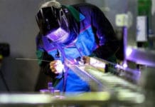 La actividad económica se contrajo un 1,8% en 2024, por debajo de lo previsto por los analistas