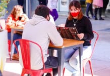 Capital eximirá de tasas a gastronómicos que usen veredas para atender al público