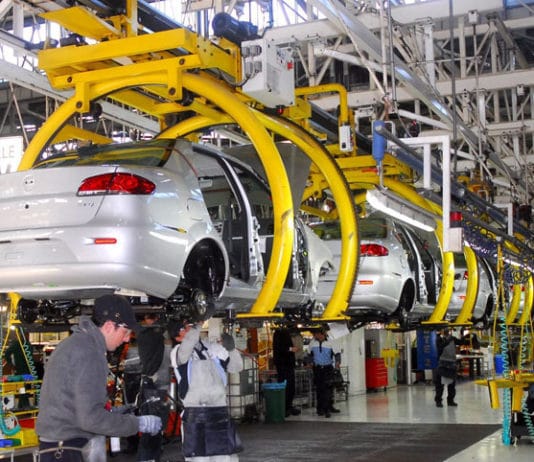 La industria automotriz cayó casi 7% en el primer semestre, pero anotó mejora mensual en junio