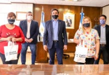 El Intendente Baistrocchi reconoció a dos madres que cumplen tareas esenciales
