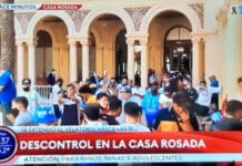 Durante el velorio de Diego en la Rosada evaluaron evacuar a Fernández y a Cristina