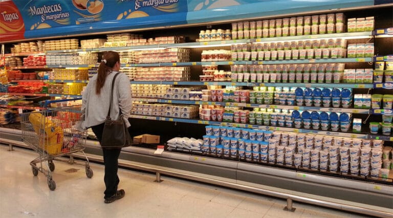 Supermercados: las ventas cayeron 8% en febrero y la tendencia sigue en marzo