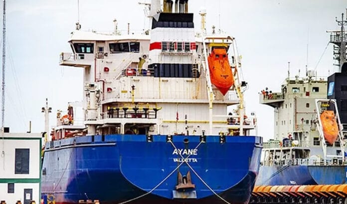 buque-tanque-Ayane