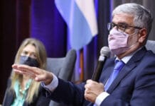 Para el Gobierno, dos supermercados complican el congelamiento de precios