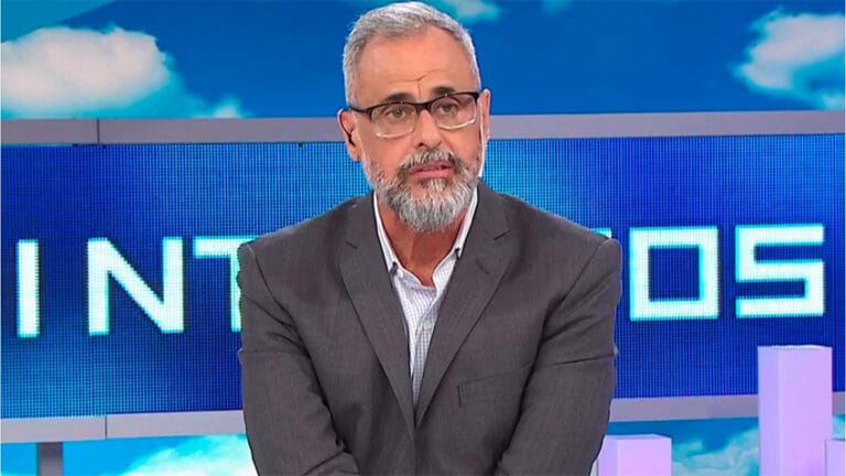 Jorge Rial arribó a Argentina en un avión sanitario tras estar internado en Colombia