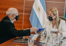 La UNSJ entregó al Gobierno provincial el registro de juicios por lesa humanidad