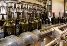 Vino: ante la falta de botellas impulsarán la venta en envases retornables