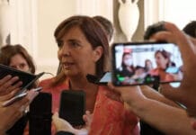 El Gobierno dice que la prohibición de venta de pasajes en cuotas es momentánea