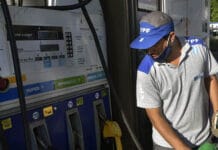 El Gobierno postergó la suba de impuestos a los combustibles