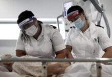 Reino Unido confirmó la primera muerte por la variante Ómicron