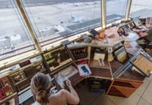 Los controladores aéreos levantaron el paro y se normalizan los vuelos