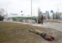Tras una noche de bombardeos, las fuerzas rusas están cerca del centro de Kiev