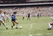 Subastan la camiseta que Maradona usó contra Inglaterra en el Mundial de México