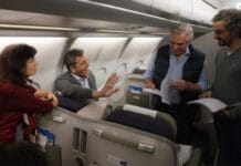 Fernández llega a Los Ángeles para participar de la Cumbre de las Américas