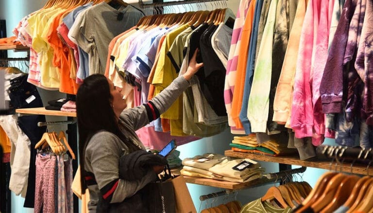 La confianza del consumidor se desplomó más de 12% en julio La confianza del consumidor se desplomó más de 12% en julio