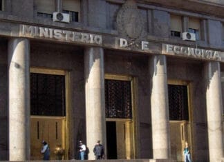 Evacuaron el Ministerio de Economía por una supuesta amenaza de bomba