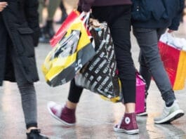 El consumo de los hogares volvió a caer en agosto y registró una baja interanual del 1,1%