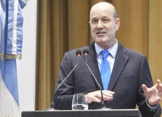 Sturzenegger afirmó que Argentina atraviesa una transformación económica y geográfica