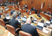 Los mismos peronistas que avalaron los 3 periodos de Gioja, presentaron un proyecto para que haya 1 sola reelección a gobernador