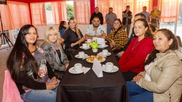 Reunion-en-La-Bebida