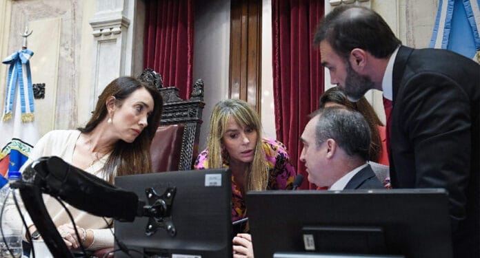 Victoria-Villarruel-01