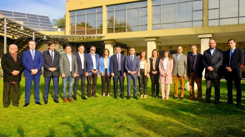 Fabian-Gramajo-y-dirigentes