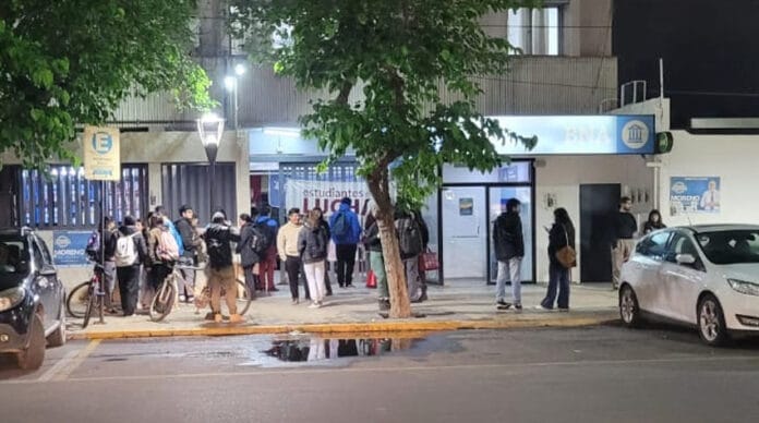 Facultad-de-Filosofia-tomada-01