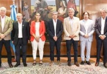 Caputo se reunió con la Mesa de Enlace para debatir el futuro de las retenciones y los reclamos del Campo