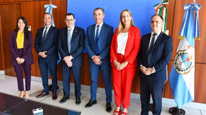 Fabián-Martín-y-embajador-de-Irlanda