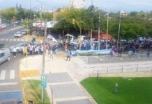 Muy poca gente marchó durante la protesta docente convocada por gremios que responden al peronismo