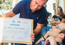San Juan Escribe: el vicegobernador entregó el certificado de participación a un vallisto