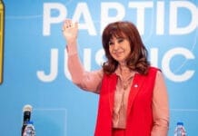 Cristina Kirchner asistió a un dirigente herido tras la represión en la protesta de jubilados