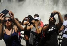 El turismo extranjero cayó un 30,7% en Argentina