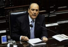 Francos desligó al Gobierno de los escándalos y ratificó el rumbo económico